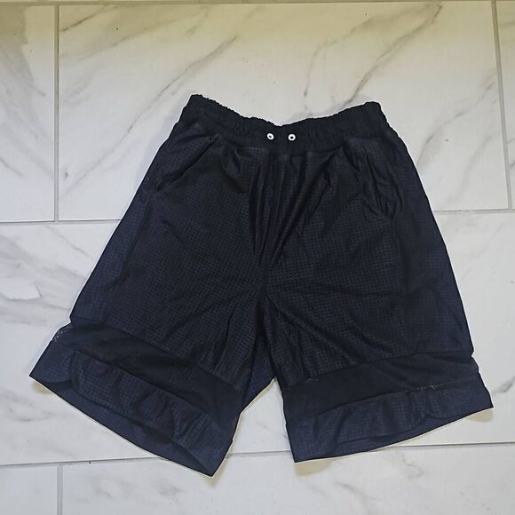 Lululemon Black Size 4 Mesh Insert Shorts 7" - Picture 1 of 3